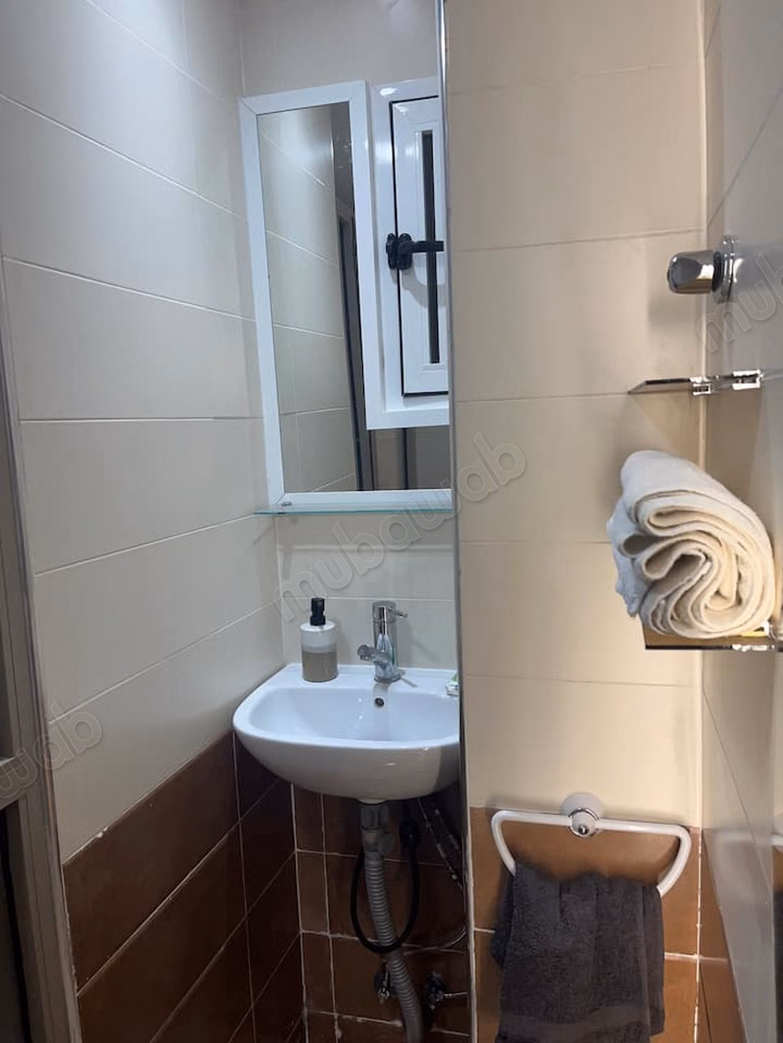 Location d'un appartement à Larache. 2 chambres. Porte blindée, antenne parabolique