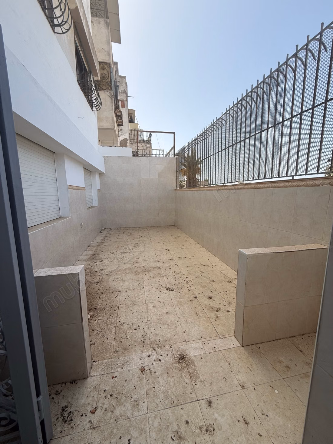 Appartement te koop in Les Hôpitaux. 4 kamers. Met lift en terras