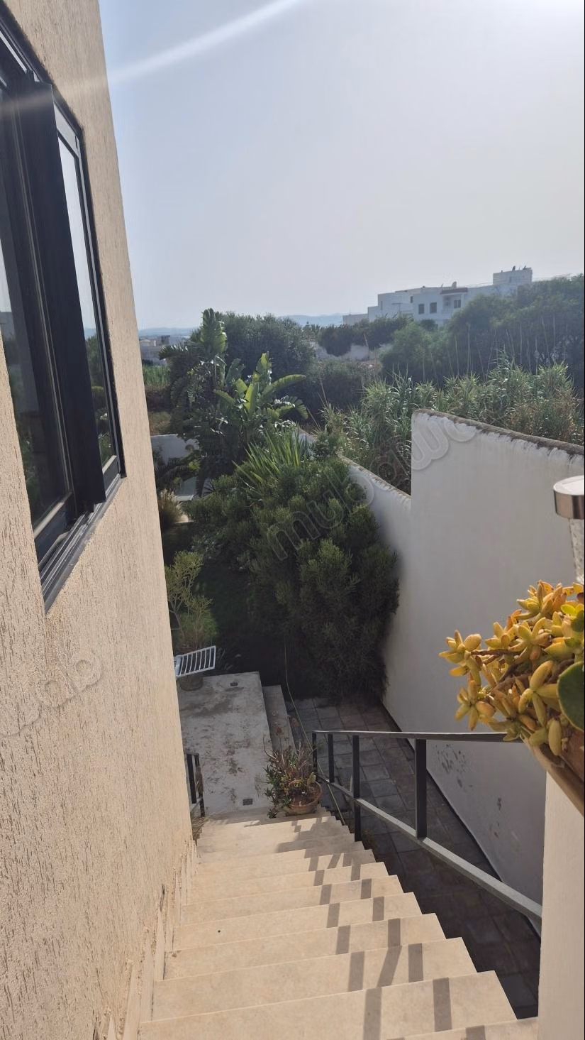 Casa di lusso in vendita a Gammarth Village. 5 camere confortevoli. Aria condizionata e piscina