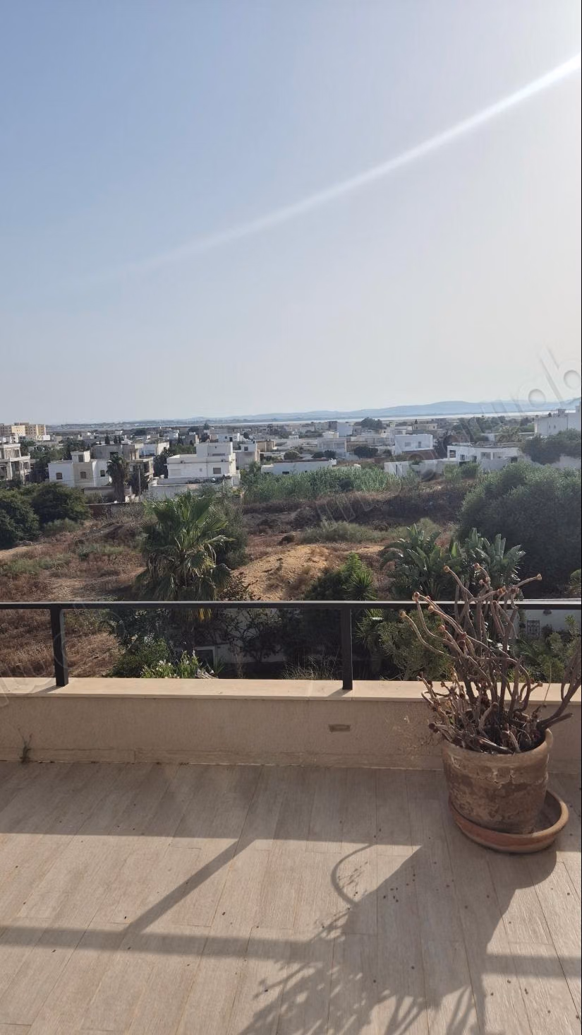 Casa di lusso in vendita a Gammarth Village. 5 camere confortevoli. Aria condizionata e piscina