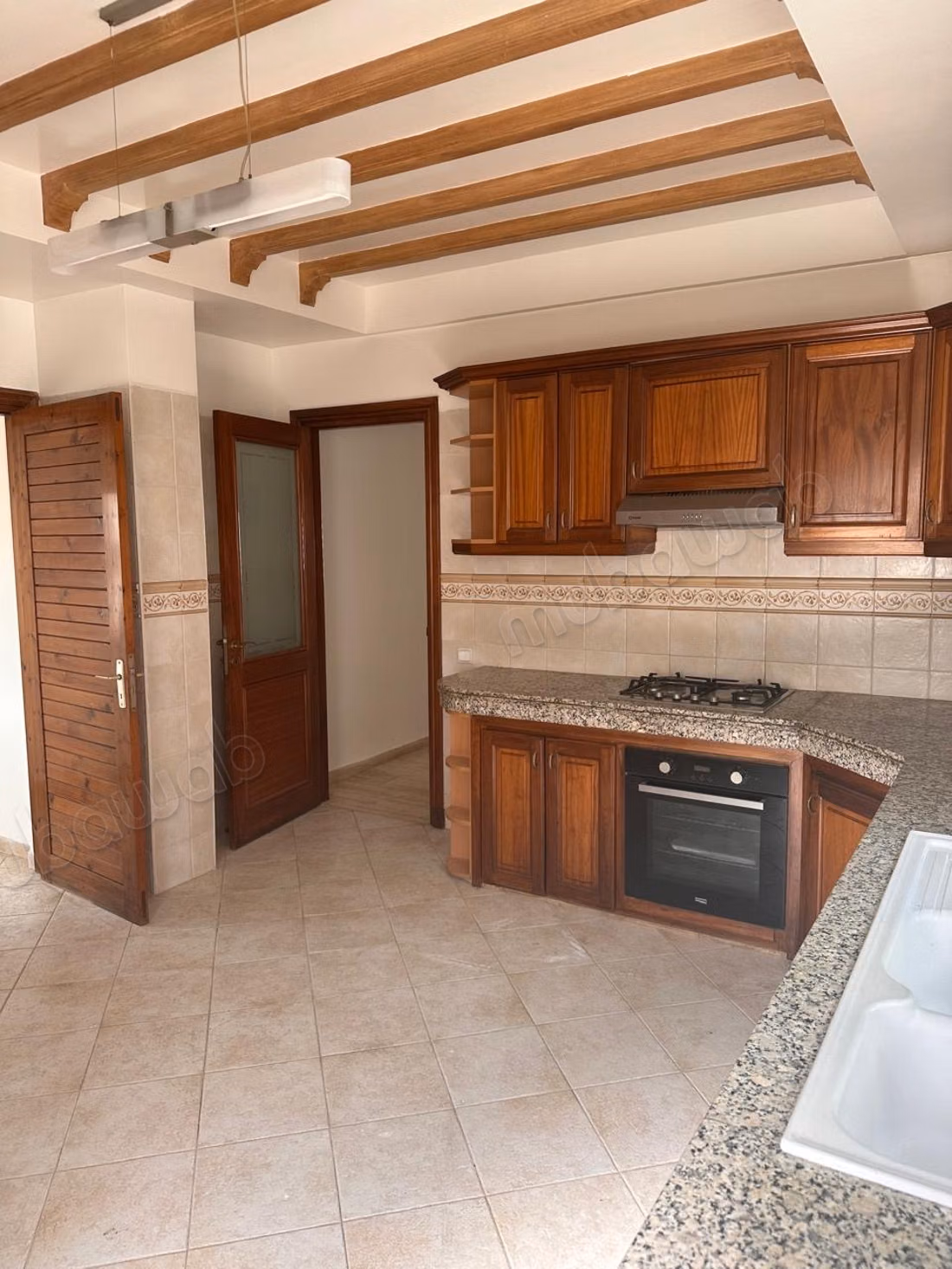 Mooie appartement te koop in de Gouden Driehoek. Oppervlakte van 240 m². Modern salon