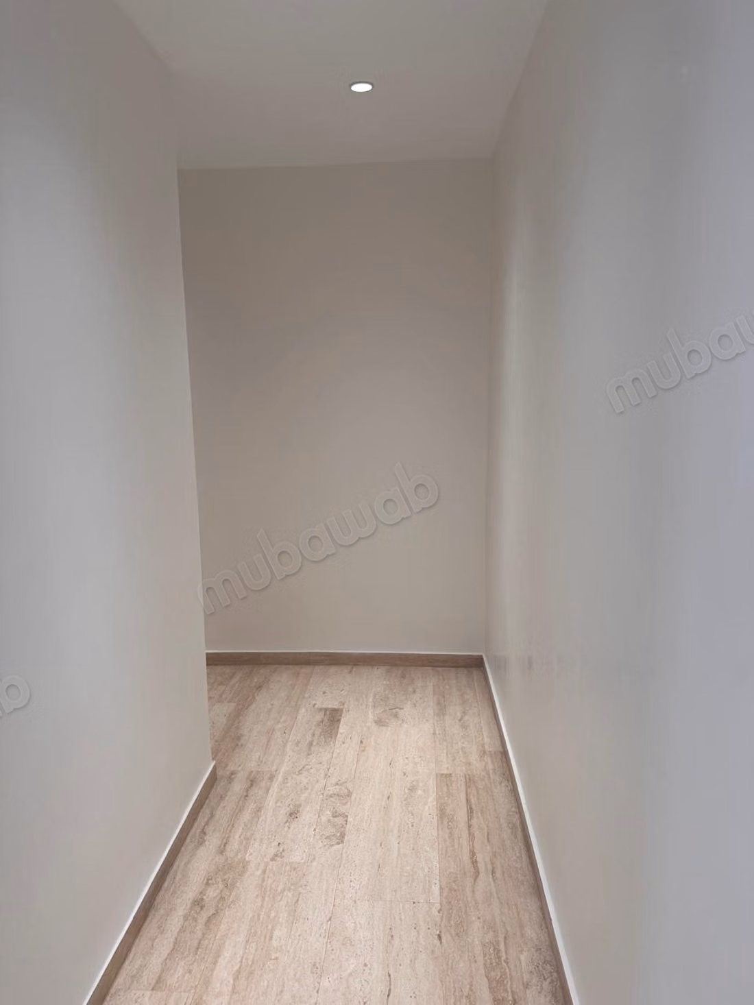 Mooie appartement te koop in de Gouden Driehoek. Oppervlakte van 240 m². Modern salon