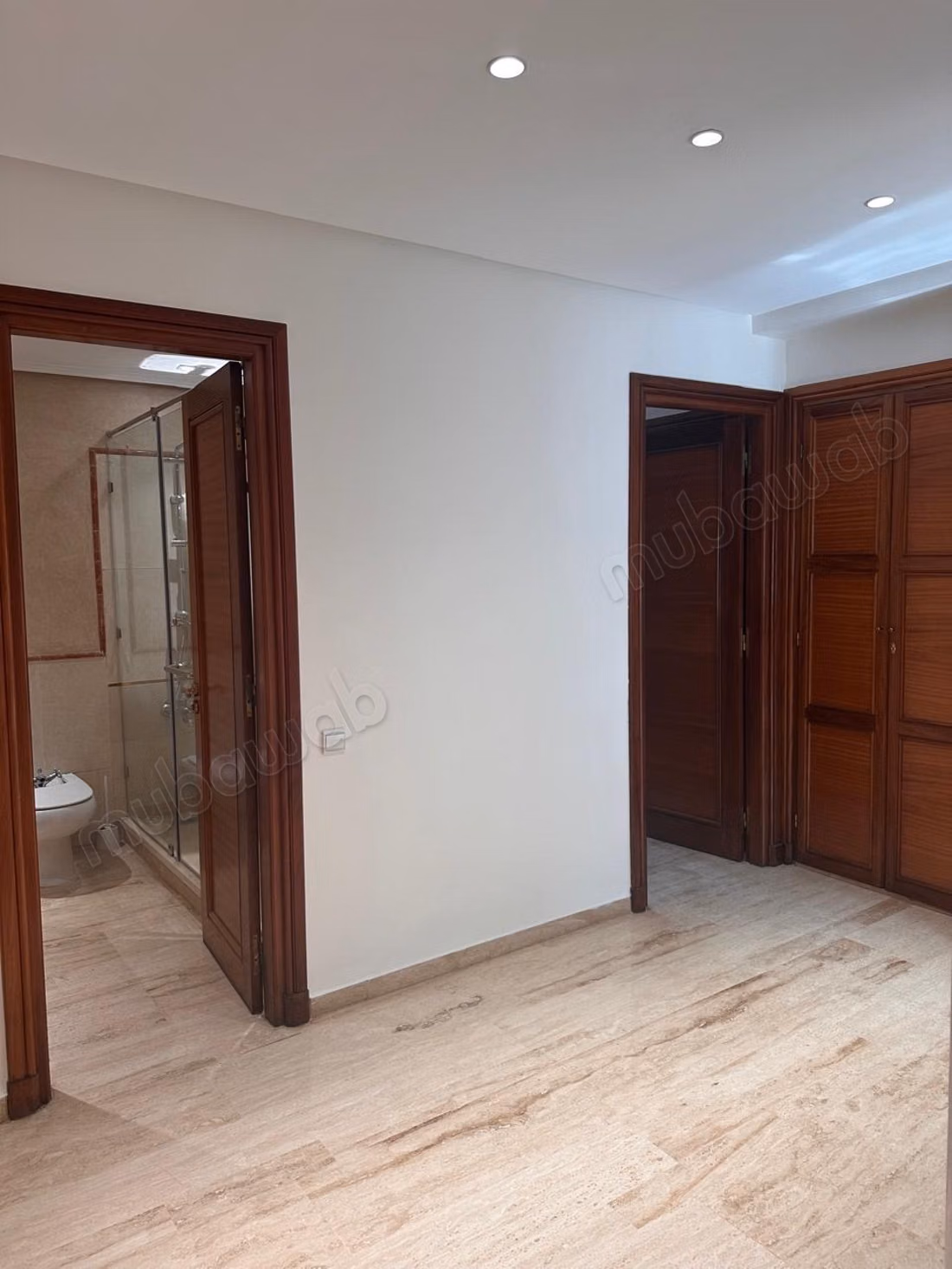 Mooie appartement te koop in de Gouden Driehoek. Oppervlakte van 240 m². Modern salon