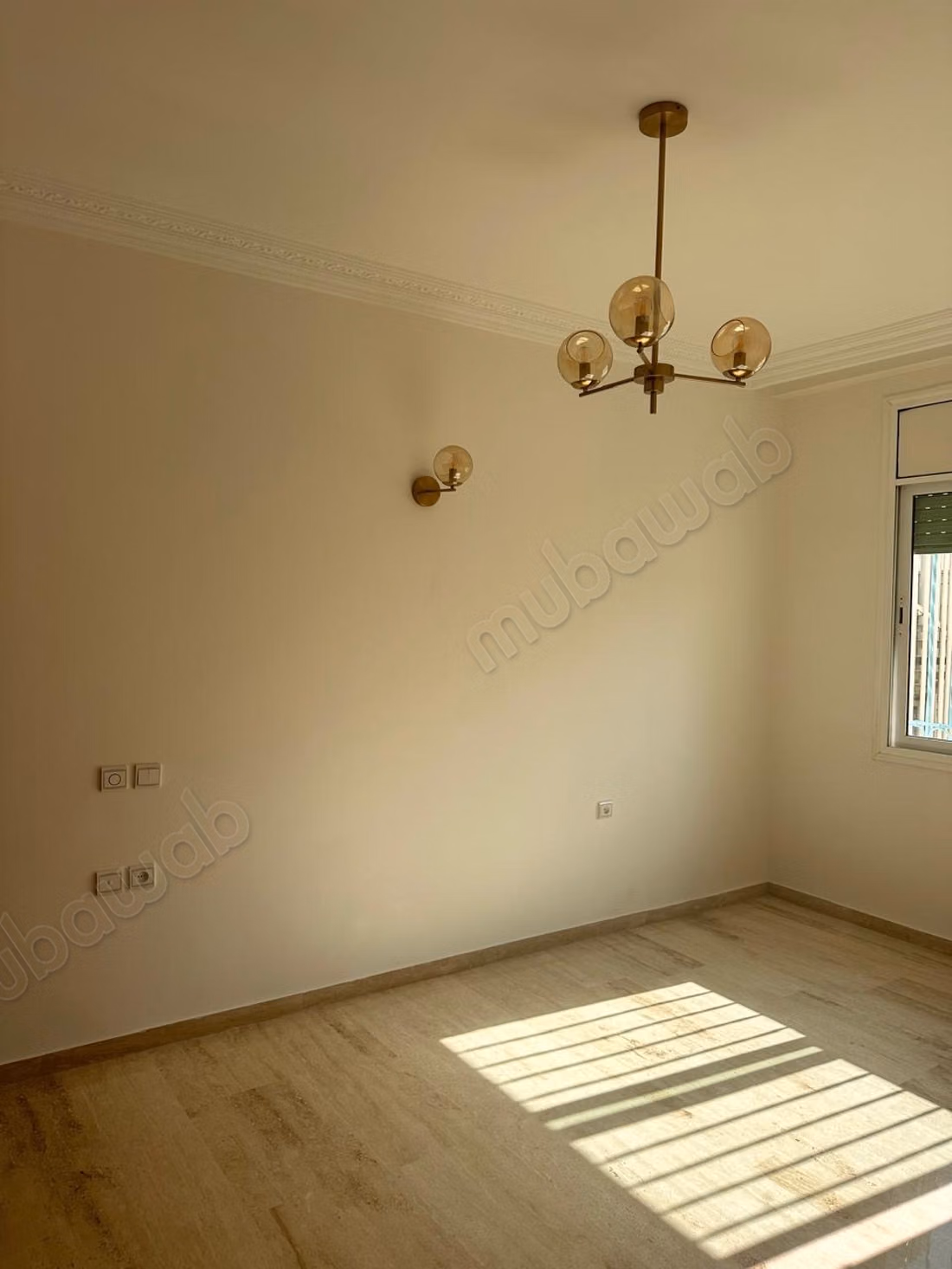 Mooie appartement te koop in de Gouden Driehoek. Oppervlakte van 240 m². Modern salon