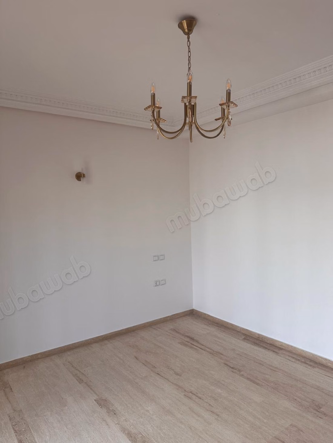 Mooie appartement te koop in de Gouden Driehoek. Oppervlakte van 240 m². Modern salon