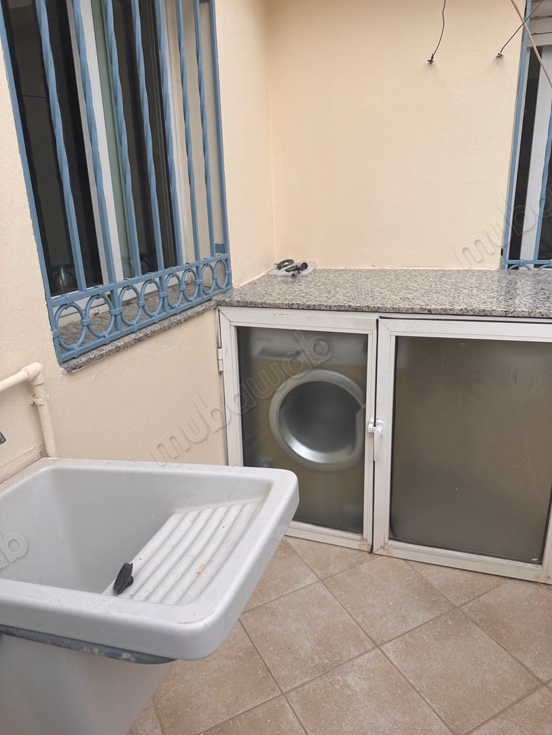 Mooie appartement te koop in de Gouden Driehoek. Oppervlakte van 240 m². Modern salon