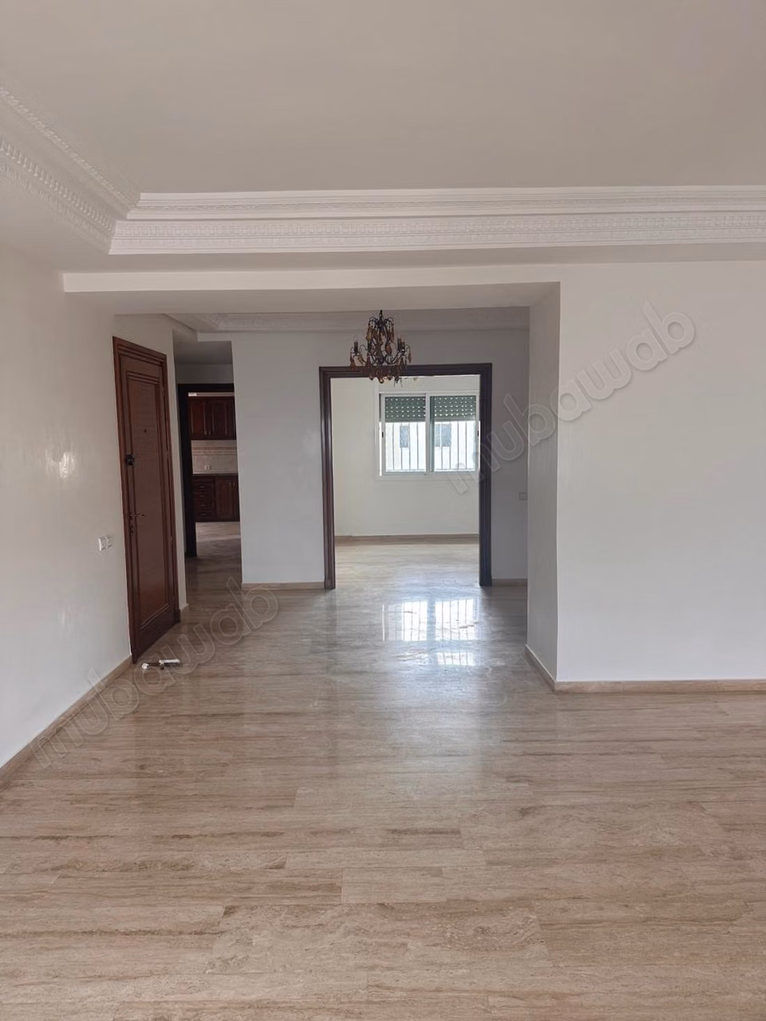 Mooie appartement te koop in de Gouden Driehoek. Oppervlakte van 240 m². Modern salon