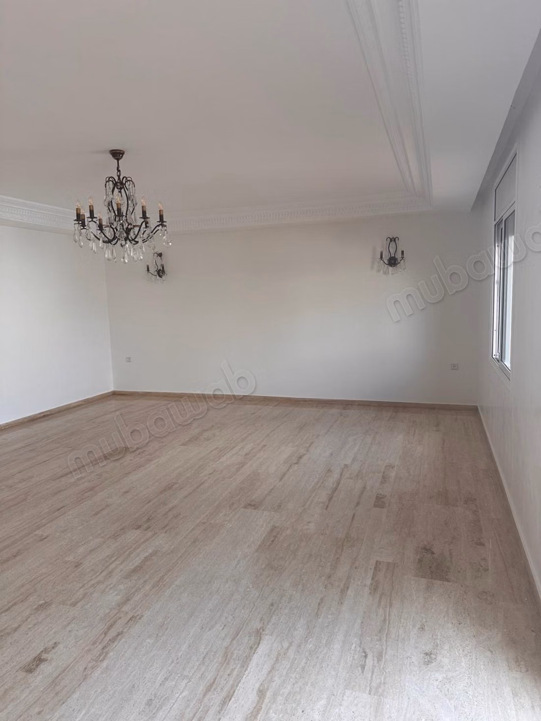 Mooie appartement te koop in de Gouden Driehoek. Oppervlakte van 240 m². Modern salon