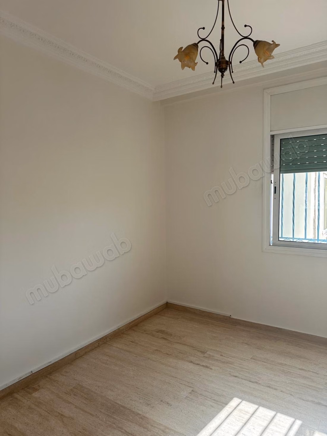 Mooie appartement te koop in de Gouden Driehoek. Oppervlakte van 240 m². Modern salon