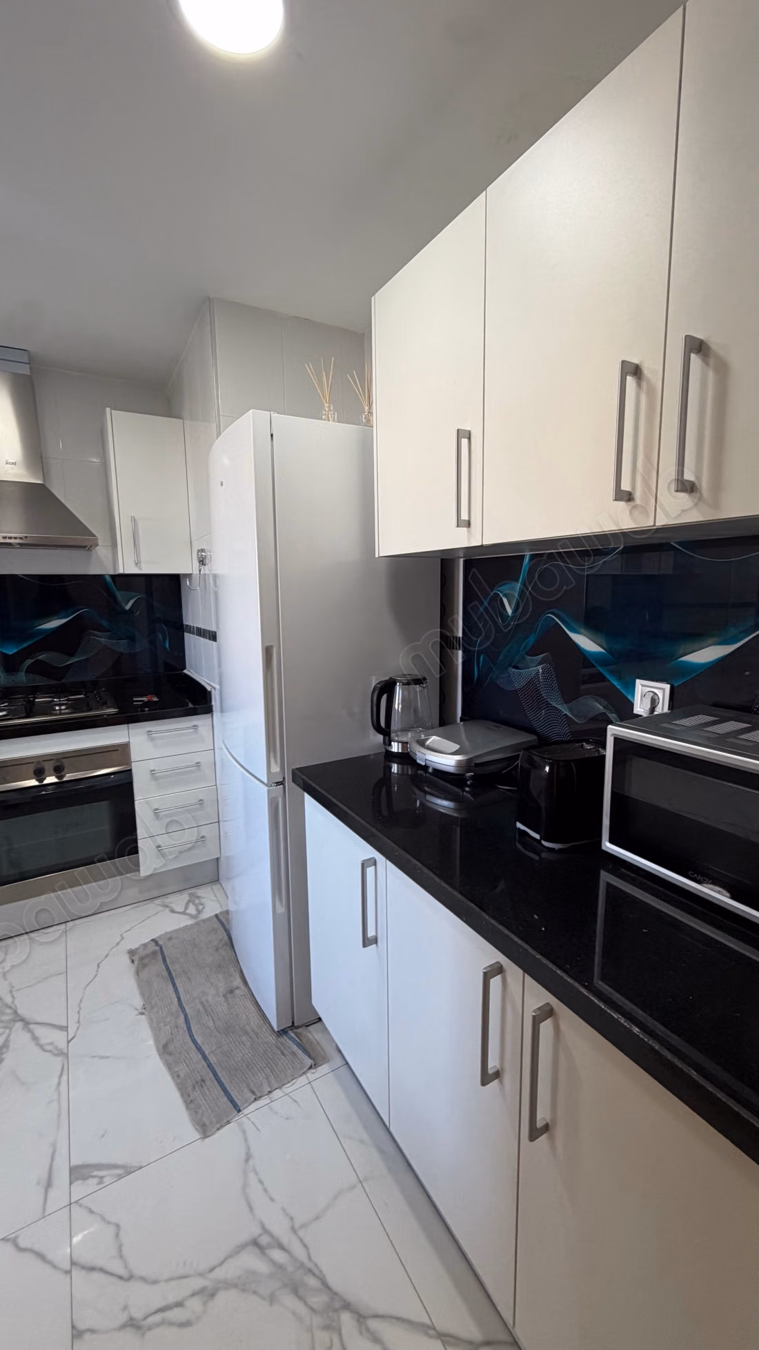 FOR RENT: Stunning sunny apartment with pool
