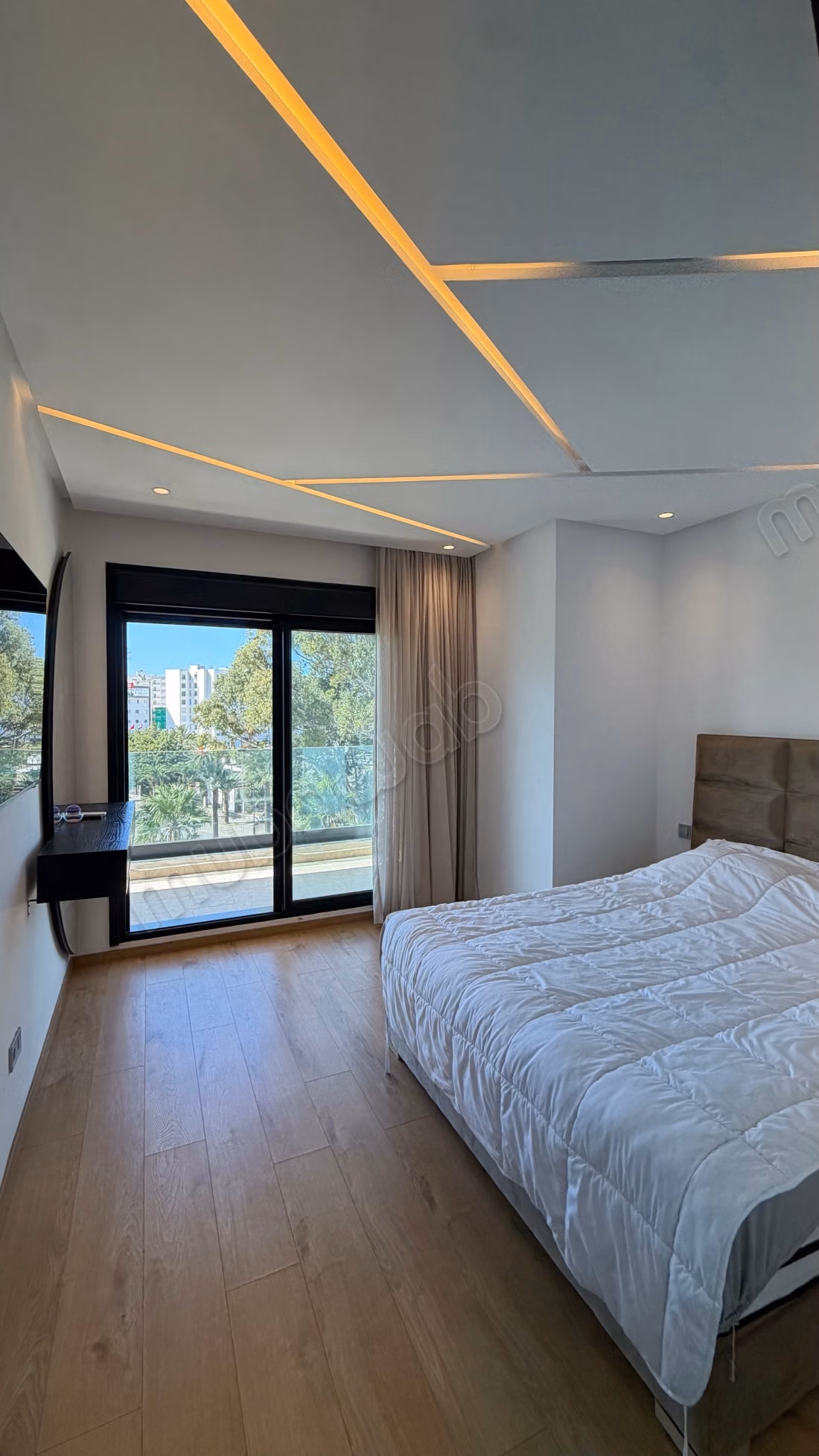 FOR RENT: Stunning sunny apartment with pool