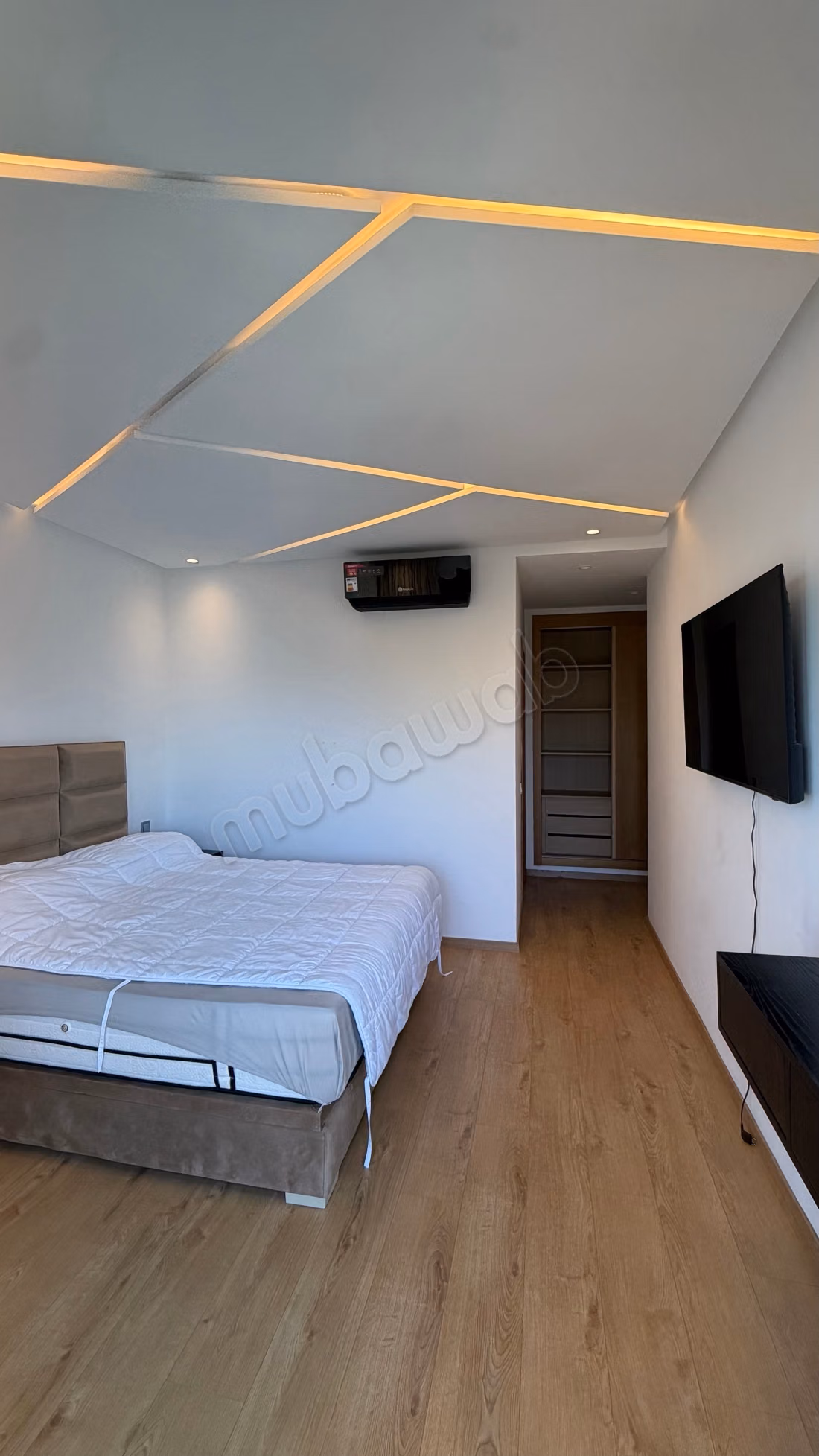 FOR RENT: Stunning sunny apartment with pool