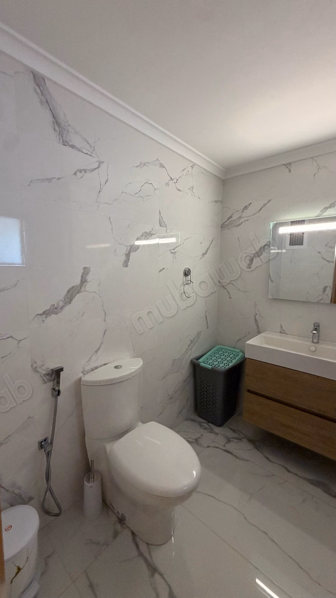 FOR RENT: Stunning sunny apartment with pool