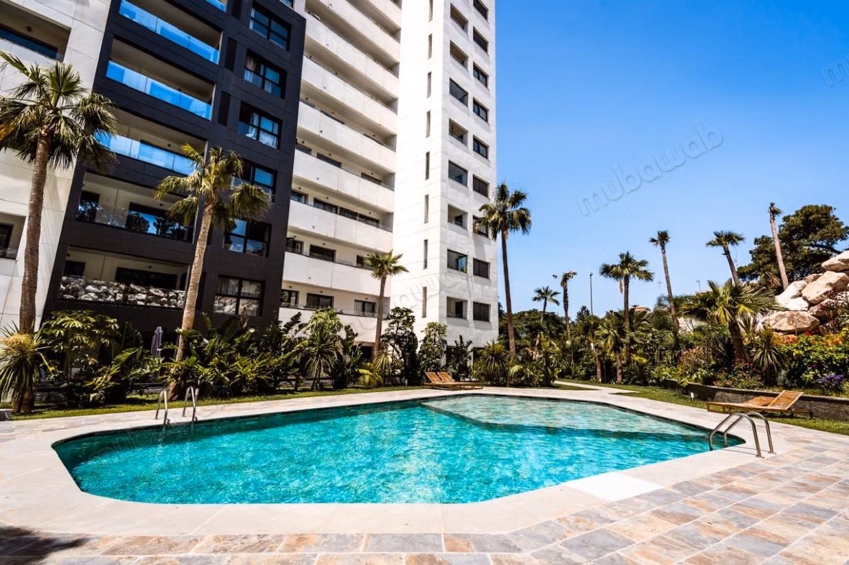 FOR RENT: Stunning sunny apartment with pool