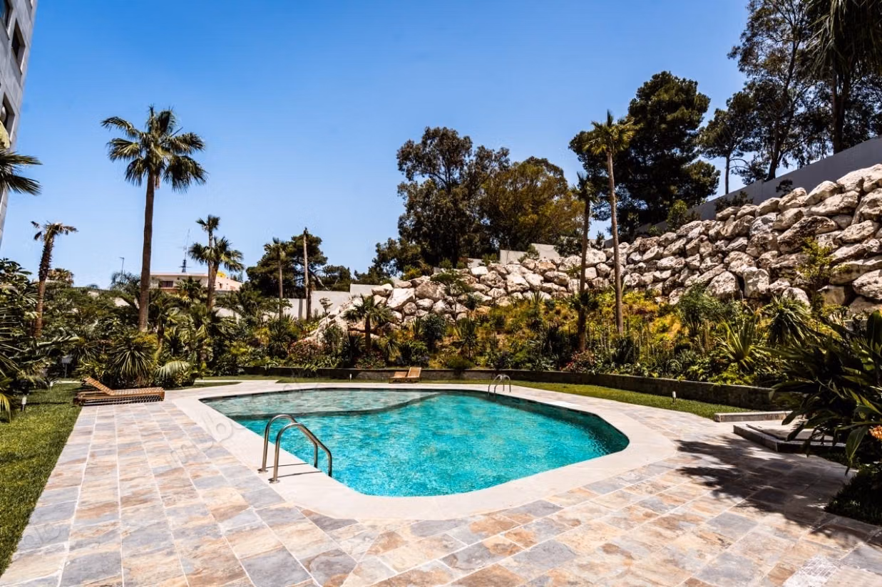 FOR RENT: Stunning sunny apartment with pool