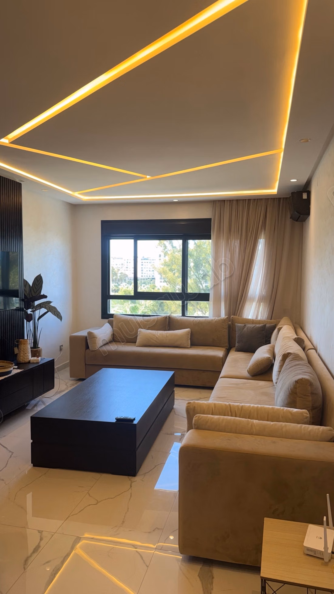 FOR RENT: Stunning sunny apartment with pool