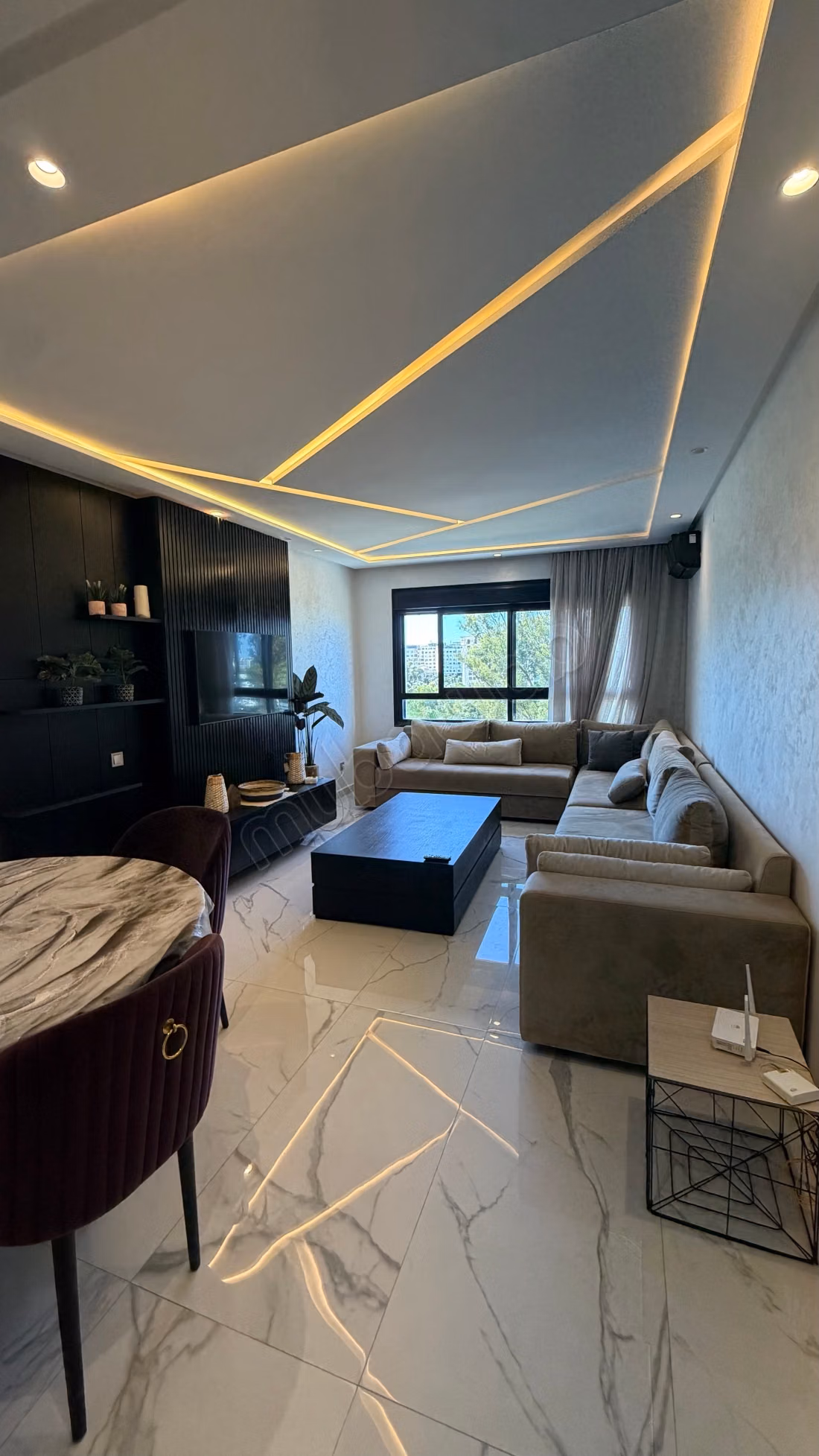 FOR RENT: Stunning sunny apartment with pool