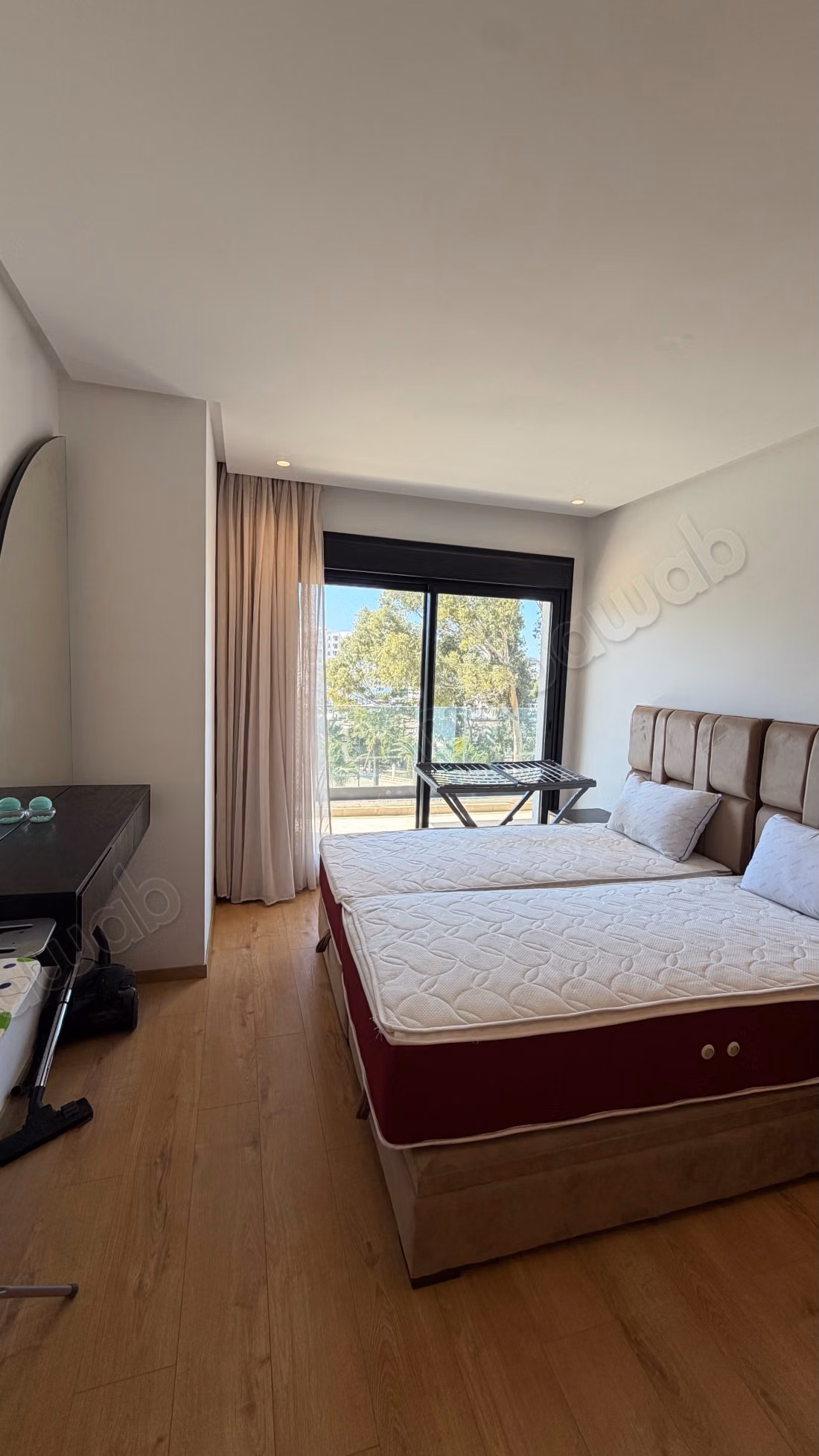 FOR RENT: Stunning sunny apartment with pool