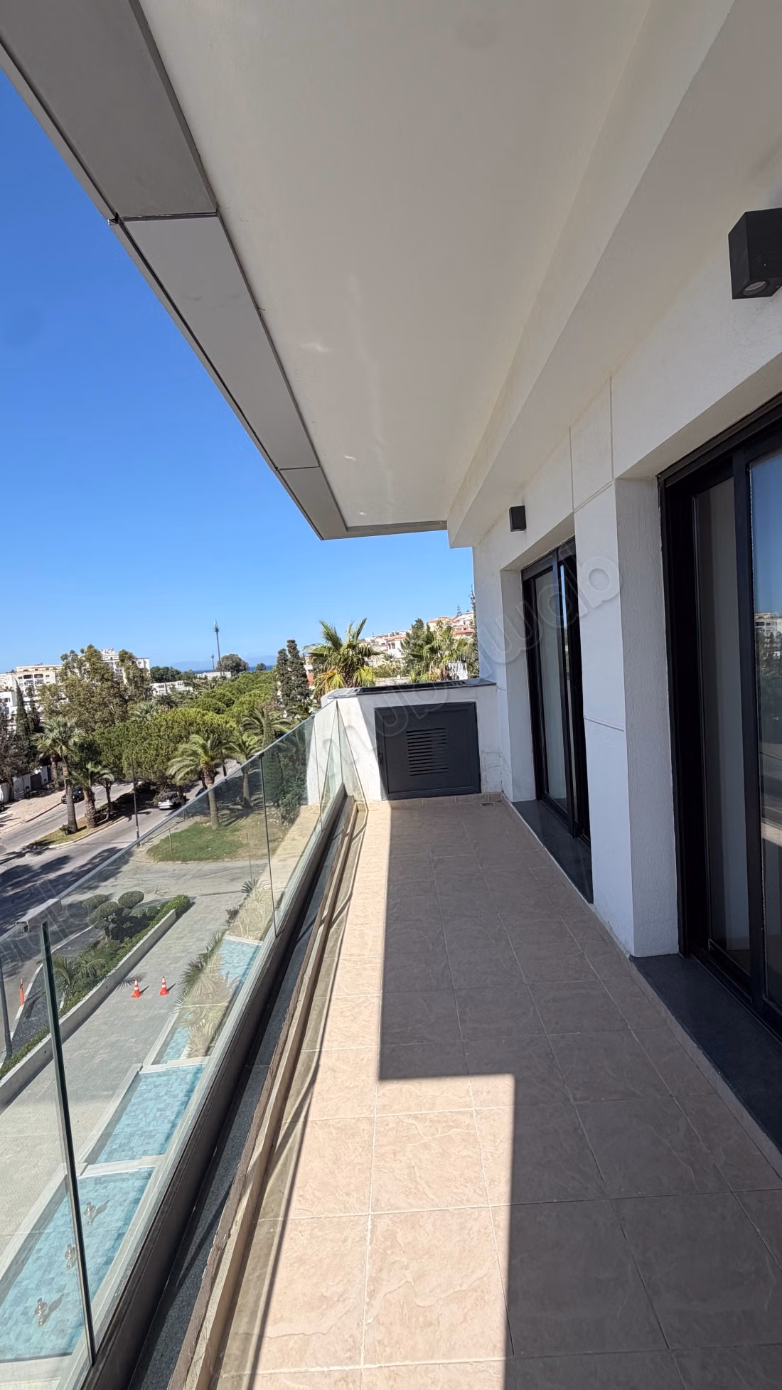 FOR RENT: Stunning sunny apartment with pool