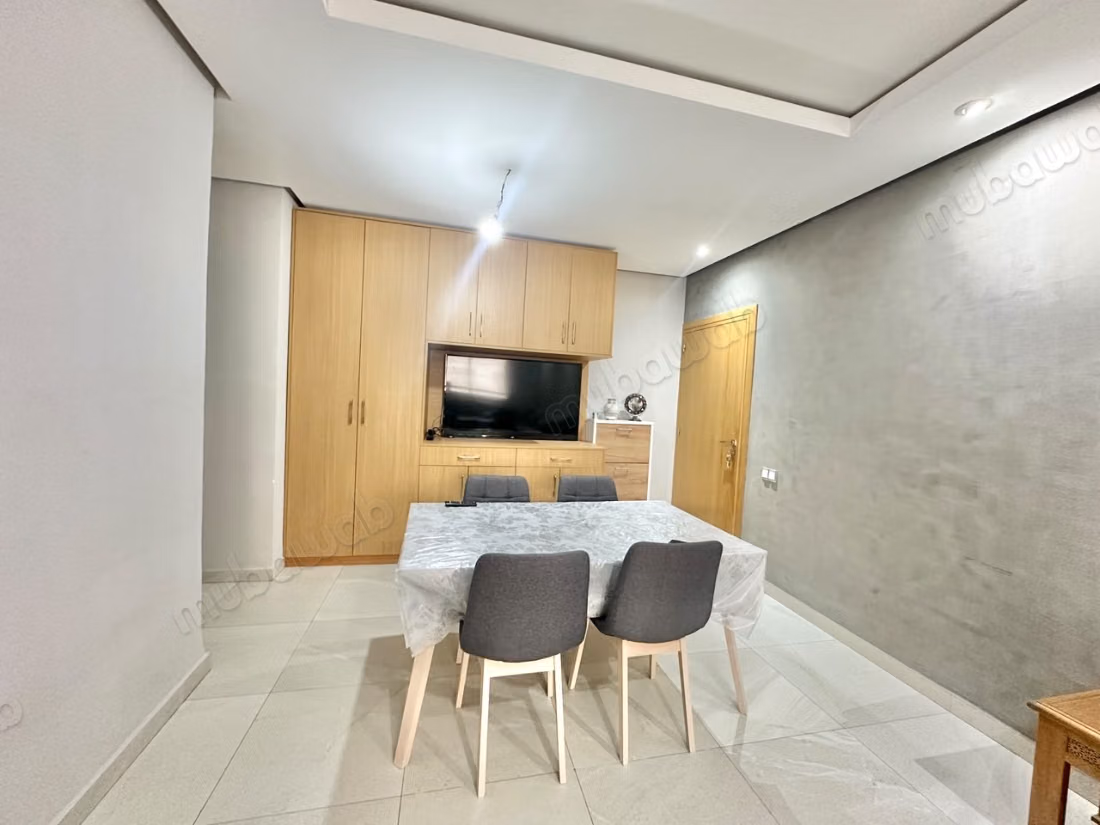 À louer en longue durée, beau studio meublé