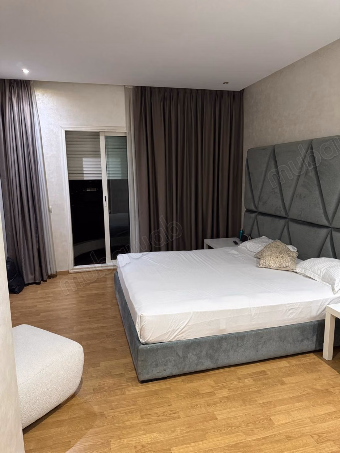 Rent this apartment in Les Hôpitaux. 3 nice rooms. Furnished