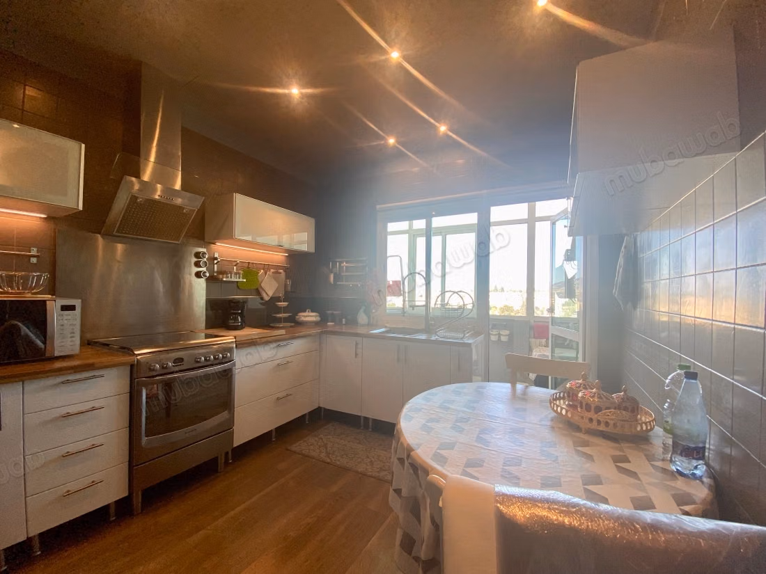 Alquiler de un apartamento en el centro de la ciudad de Fez. Superficie 175 m². Ascensor y plazas de aparcamiento