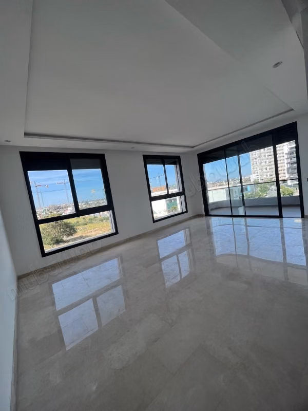 Apartment for rent in Casablanca Finance City. Area of 120 m². With elevator and terrace