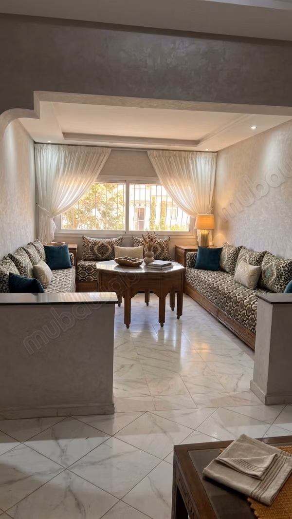 Appartement Meublé F4 à Louer 
cité houda