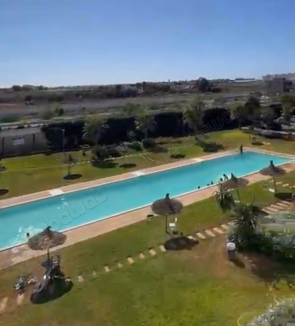 Huur dit appartement in Dar Bouazza. Oppervlakte 80 m². Gemeubileerd