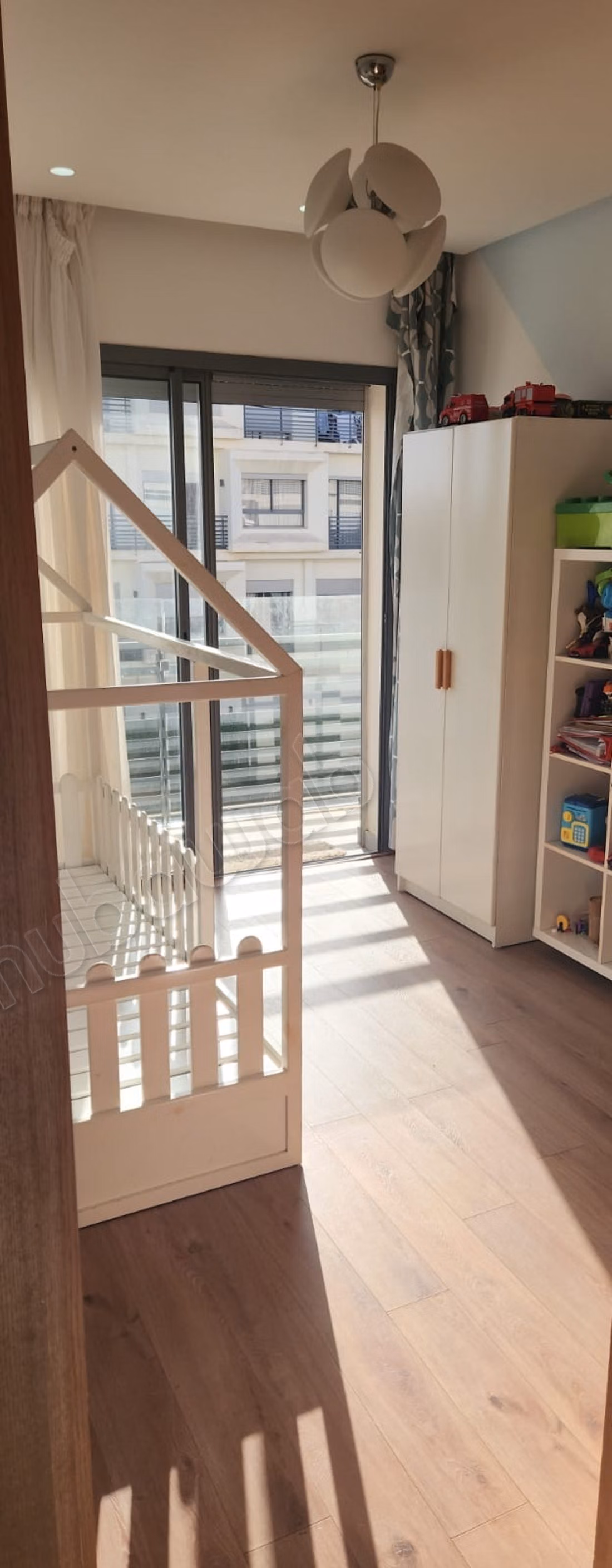 Très bel appartement en location à Dar Bouazza.
Surface de 145 m².
Bien meublé