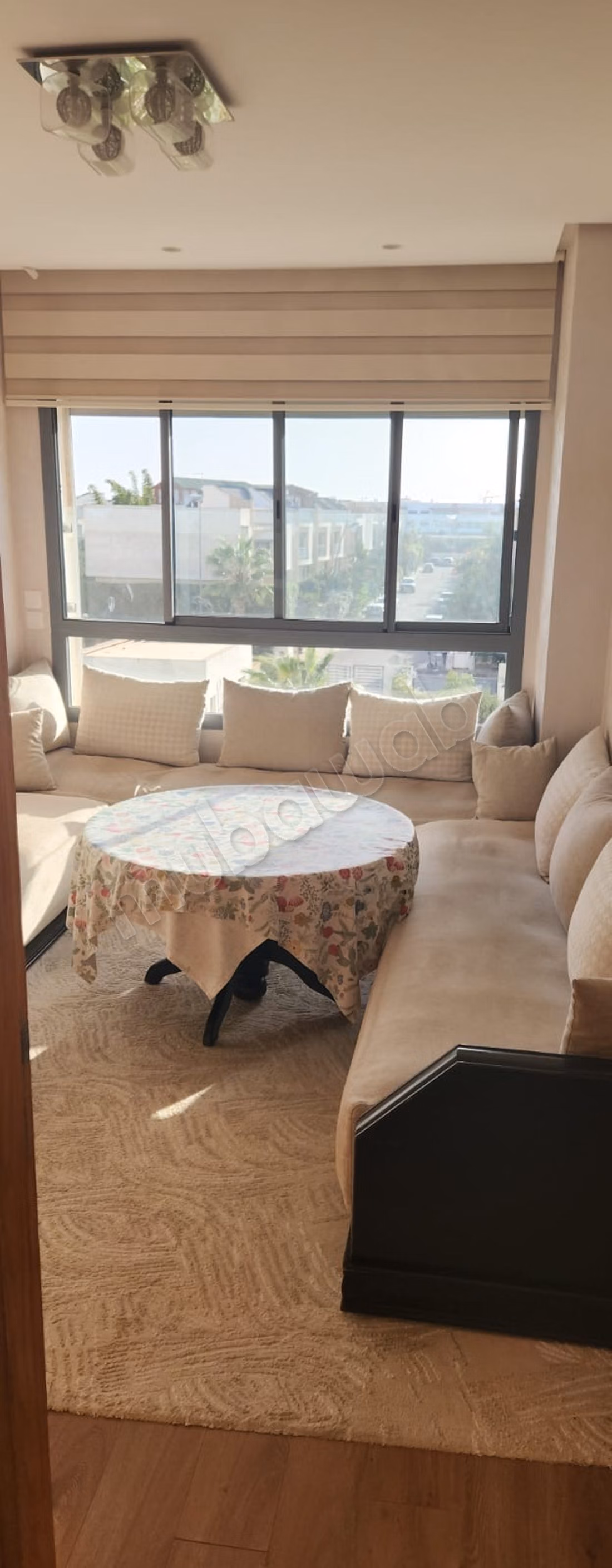 Très bel appartement en location à Dar Bouazza.
Surface de 145 m².
Bien meublé