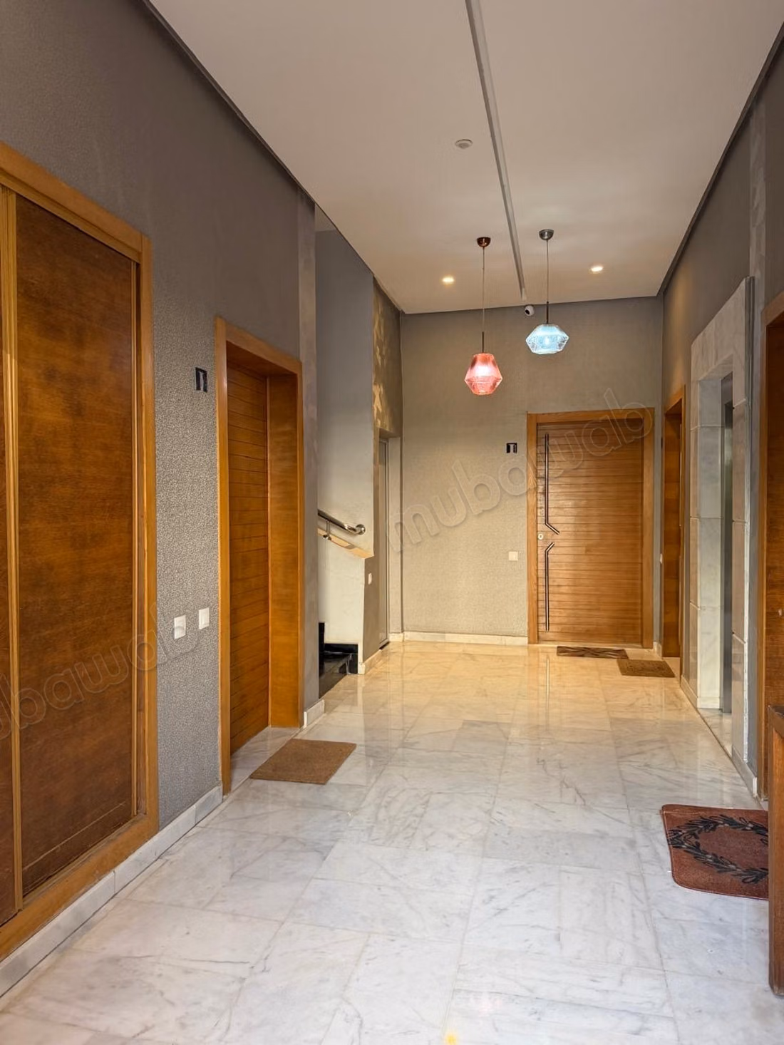 Zeer mooi appartement te huur in Dar Bouazza. Oppervlakte van 145 m². Goed gemeubileerd