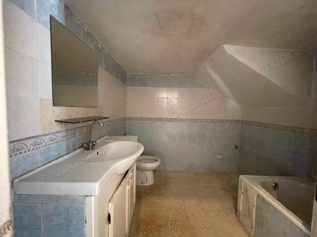 Maison 180m² à La Soukra – RDC 
étage