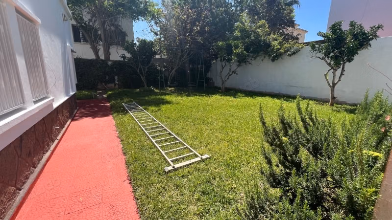 Luxury villa for rent in Les Orangers. 8 large rooms. Traditional lounge and satellite dish system