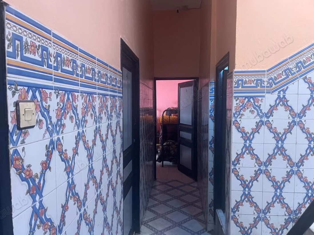 PENSION à vendre à Médina. 8 belles chambres. Vue mer IL A DEUX FASSAD PAPIER C'EST MELIKIYA