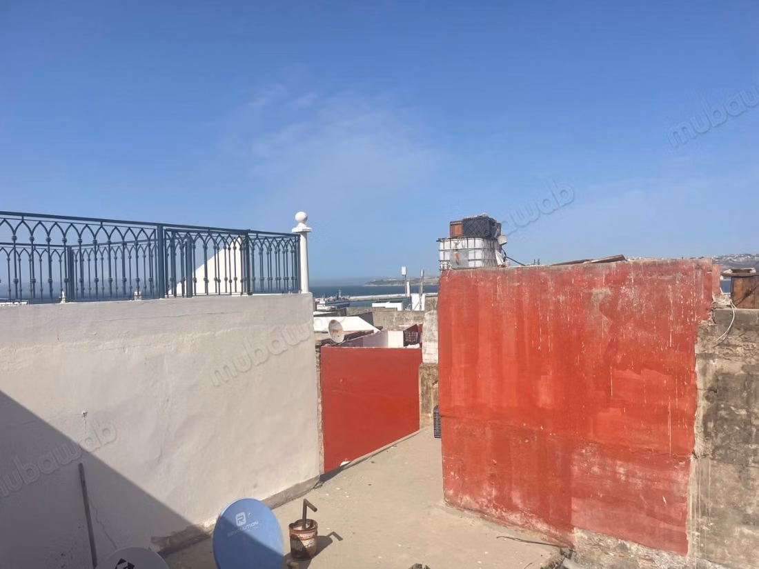 PENSION à vendre à Médina. 8 belles chambres. Vue mer IL A DEUX FASSAD PAPIER C'EST MELIKIYA