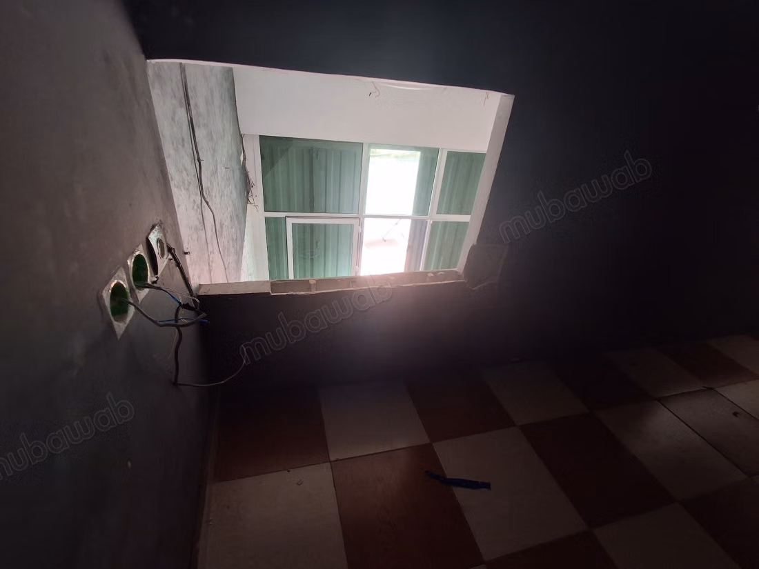 Local comercial Hay Tarik – frente al instituto – entreplanta