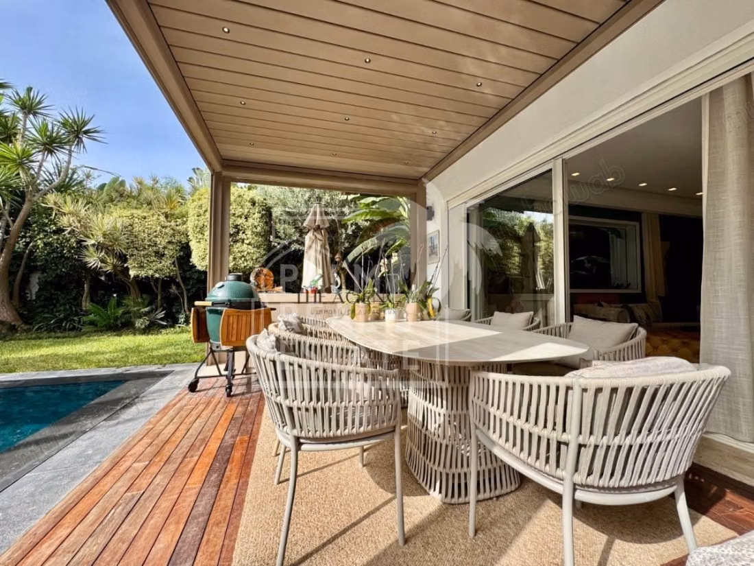 Aïn Diab – Uitzonderlijke Villa te Koop