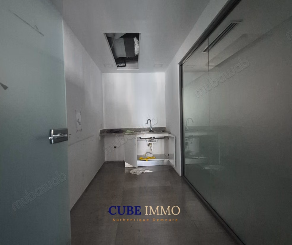 For rent - Spacious office with 8 rooms