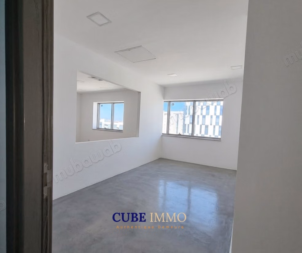 For rent - Spacious office with 8 rooms