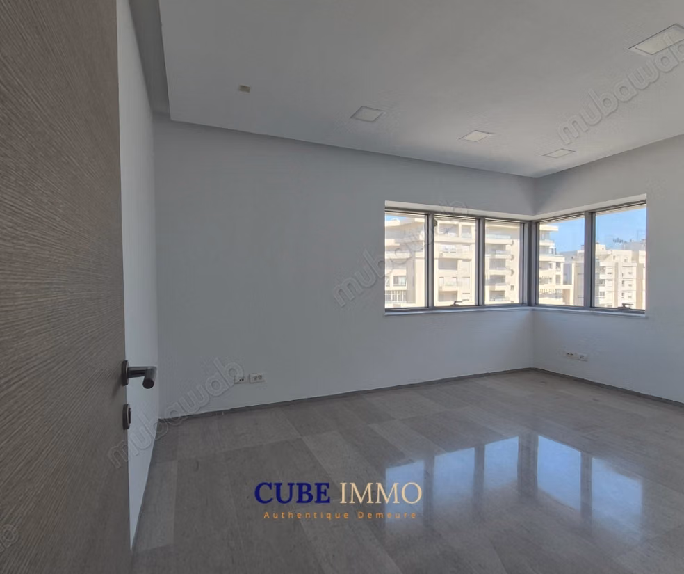 For rent - Spacious office with 8 rooms