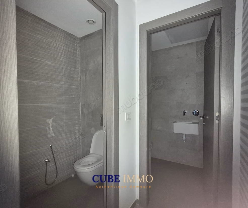 For rent - Spacious office with 8 rooms