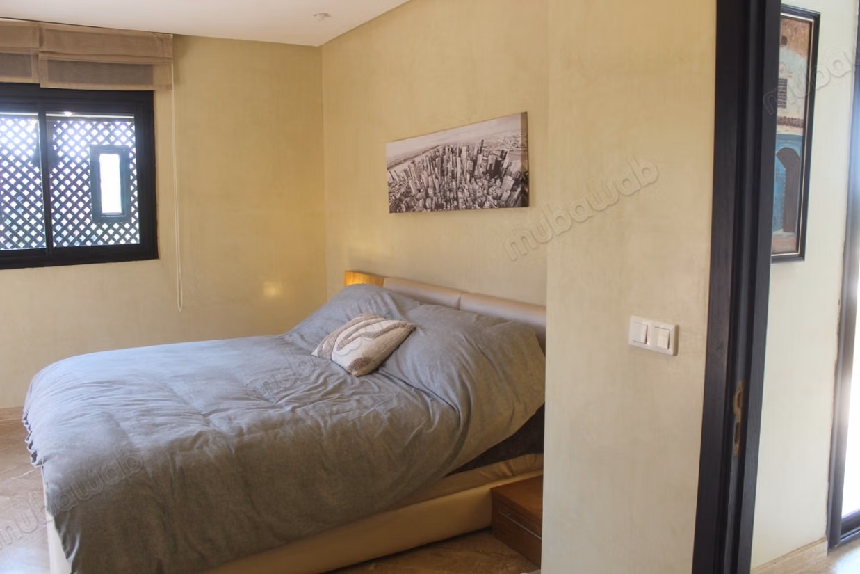 Duplex avec jardin dans un domaine avec piscine