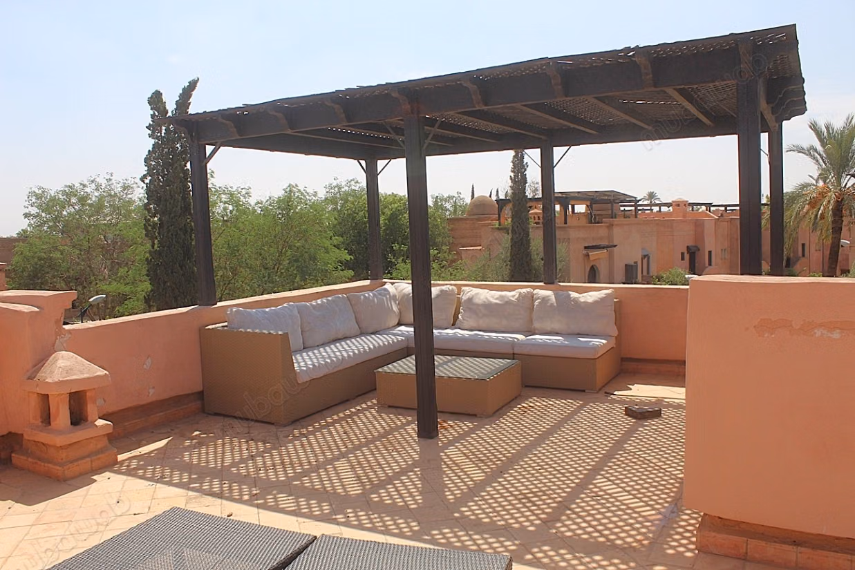 Duplex avec jardin dans un domaine avec piscine
