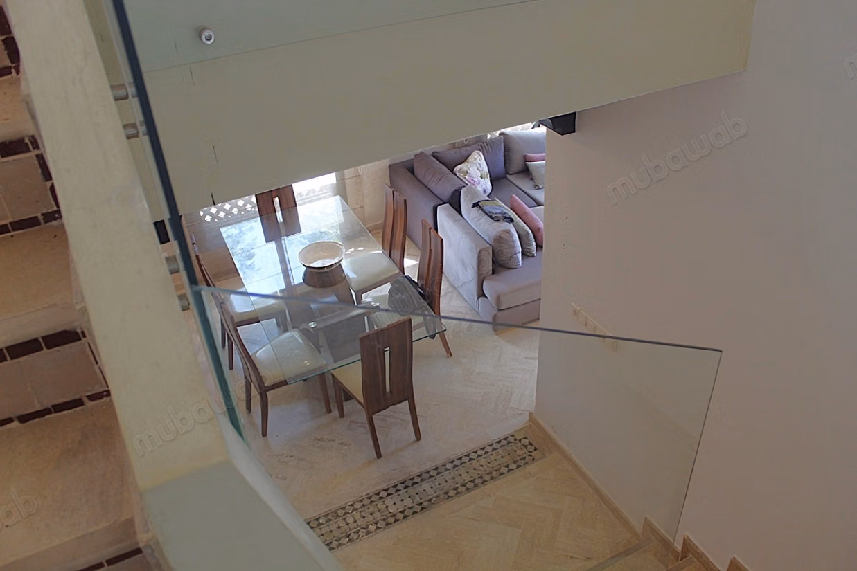 Duplex avec jardin dans un domaine avec piscine