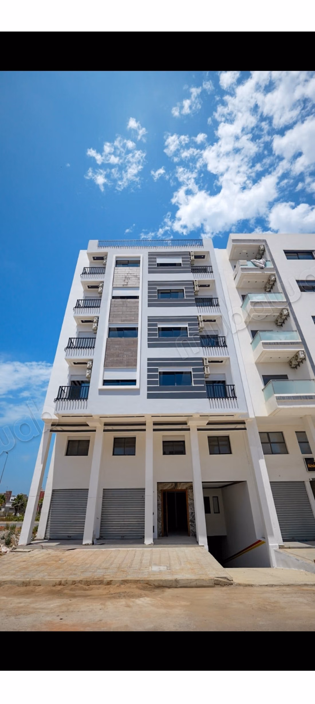 Apartamento en venta en Mehdia. 2 habitaciones. Puerta blindada, salón marroquí tradicional