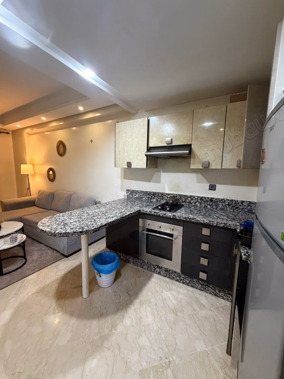 Appartementen te huur in Mers Sultan. 3 grote kamers. Satellietschotel en beveiliging