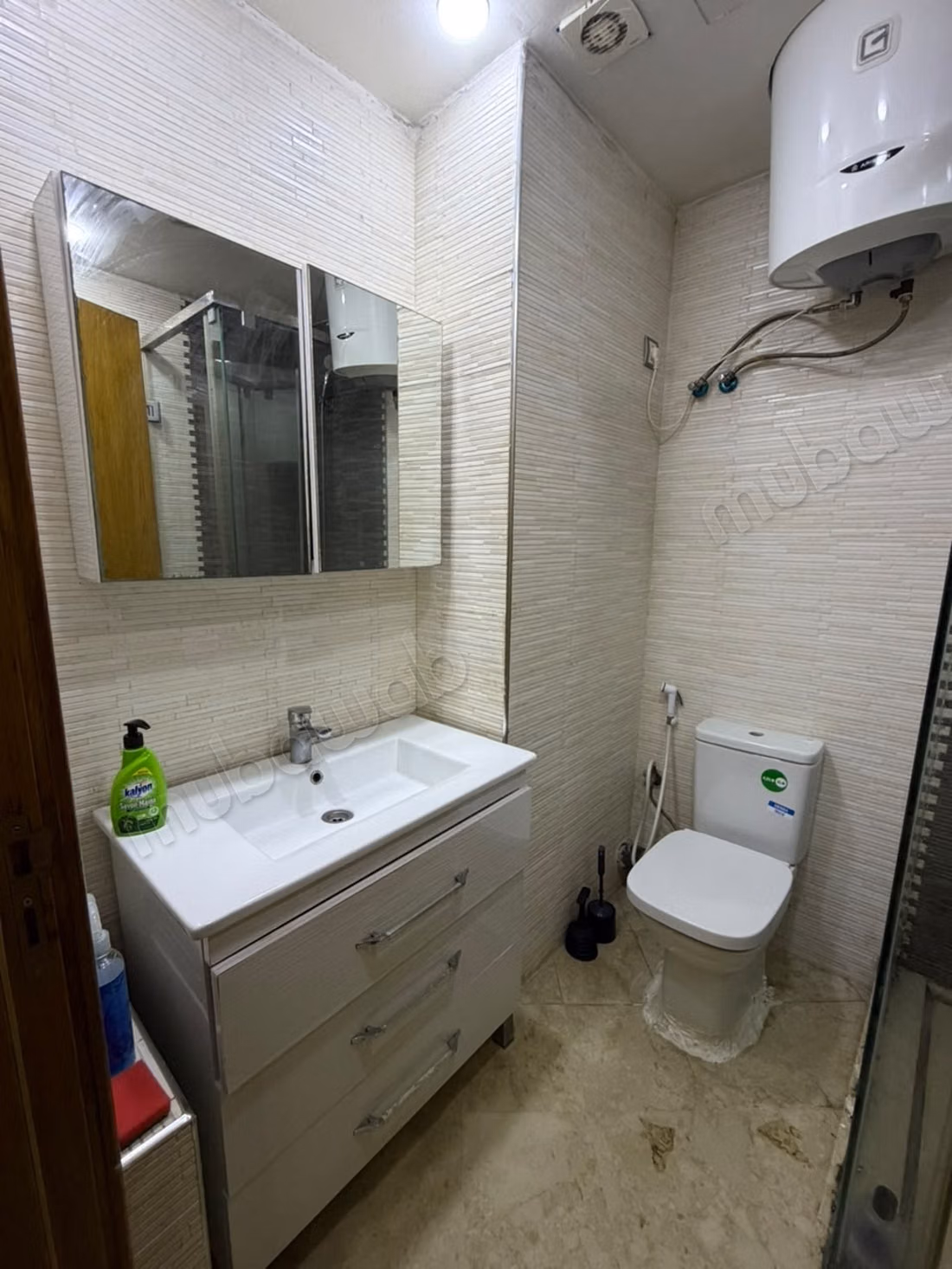 Appartementen te huur in Mers Sultan. 3 grote kamers. Satellietschotel en beveiliging