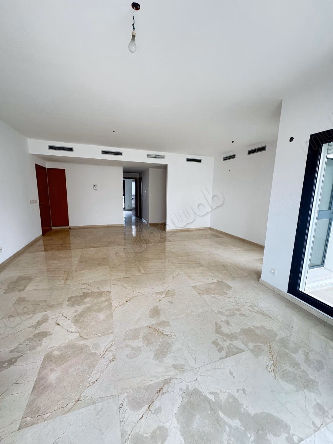 Apartment for rent in Casablanca Finance City. 3 pleasant bedrooms. Terrace and elevator