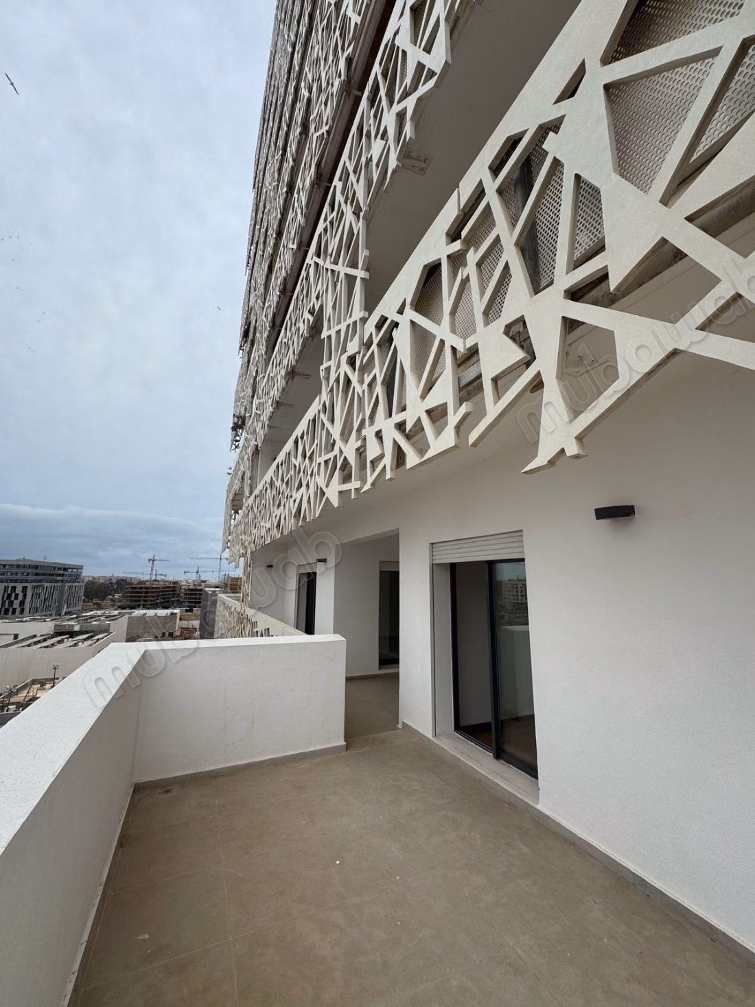 Apartment for rent in Casablanca Finance City. 3 pleasant bedrooms. Terrace and elevator